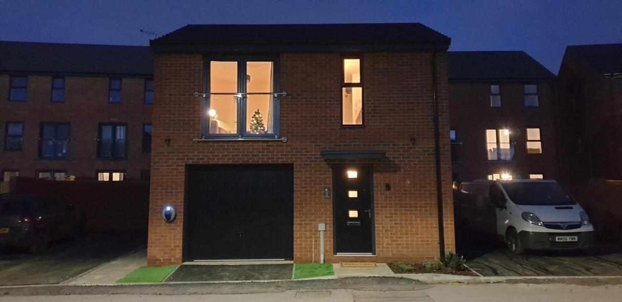 5 Star Luxury Small Cosy House With Lake View Doncaster Eksteriør billede